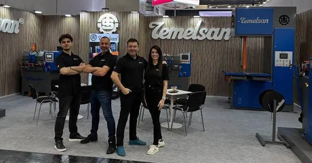 Temelsan team and machines at a trade fair